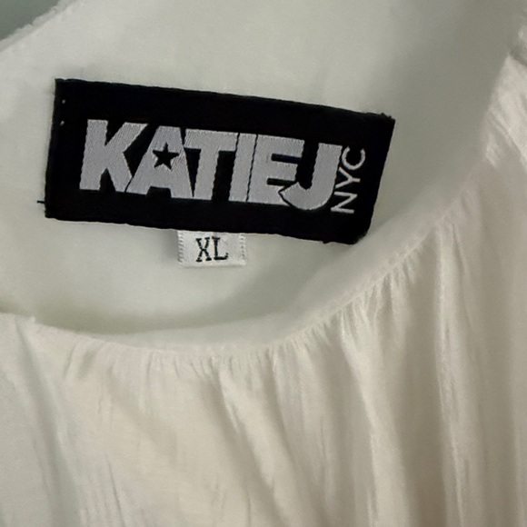 Adorable Katie J Tween White Puff Sleeve Dress - Picture 3 of 3